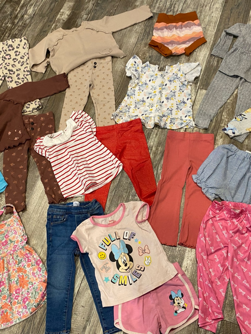 Super cute sets, jeans, pj bottoms, 20 pc lot, girls size 2T.